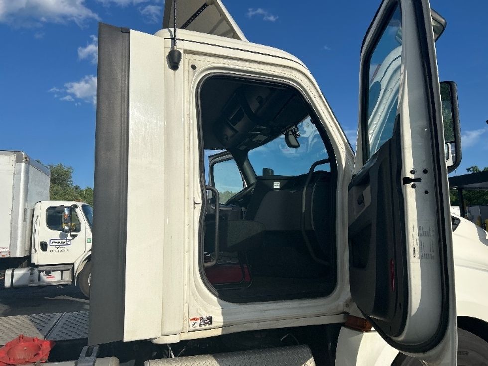 Day Cab Tractor-Heavy Duty Tractors-Freightliner-2019-T12642ST-Montgomery-NY-418,113\n\t\tmiles-$ 35,000 - Image 12
