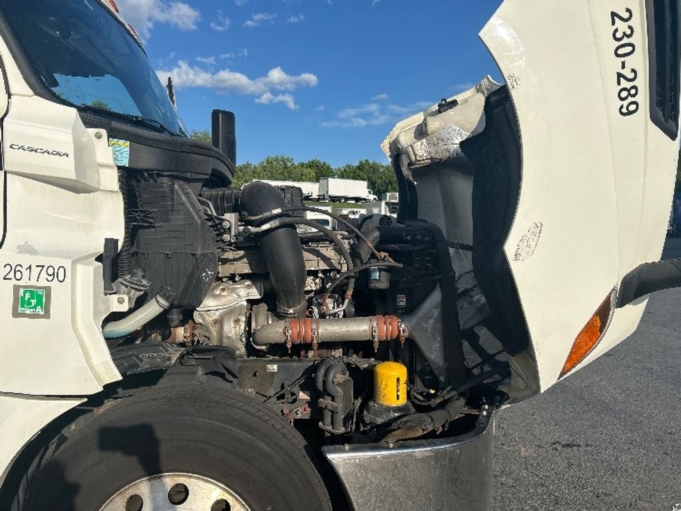 Day Cab Tractor-Heavy Duty Tractors-Freightliner-2019-T12642ST-Montgomery-NY-418,113\n\t\tmiles-$ 35,000 - Image 15