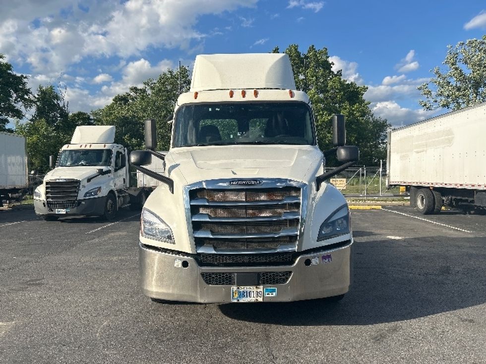 Day Cab Tractor-Heavy Duty Tractors-Freightliner-2019-T12642ST-Montgomery-NY-418,113\n\t\tmiles-$ 35,000 - Image 2