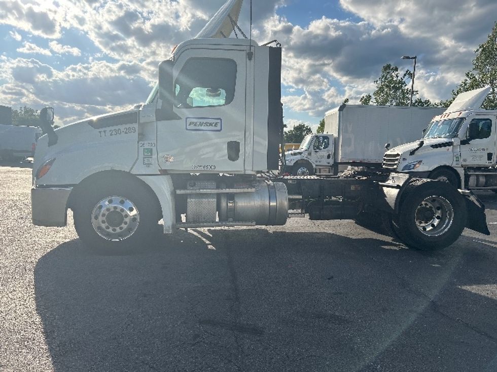 Day Cab Tractor-Heavy Duty Tractors-Freightliner-2019-T12642ST-Montgomery-NY-418,113\n\t\tmiles-$ 35,000 - Image 4