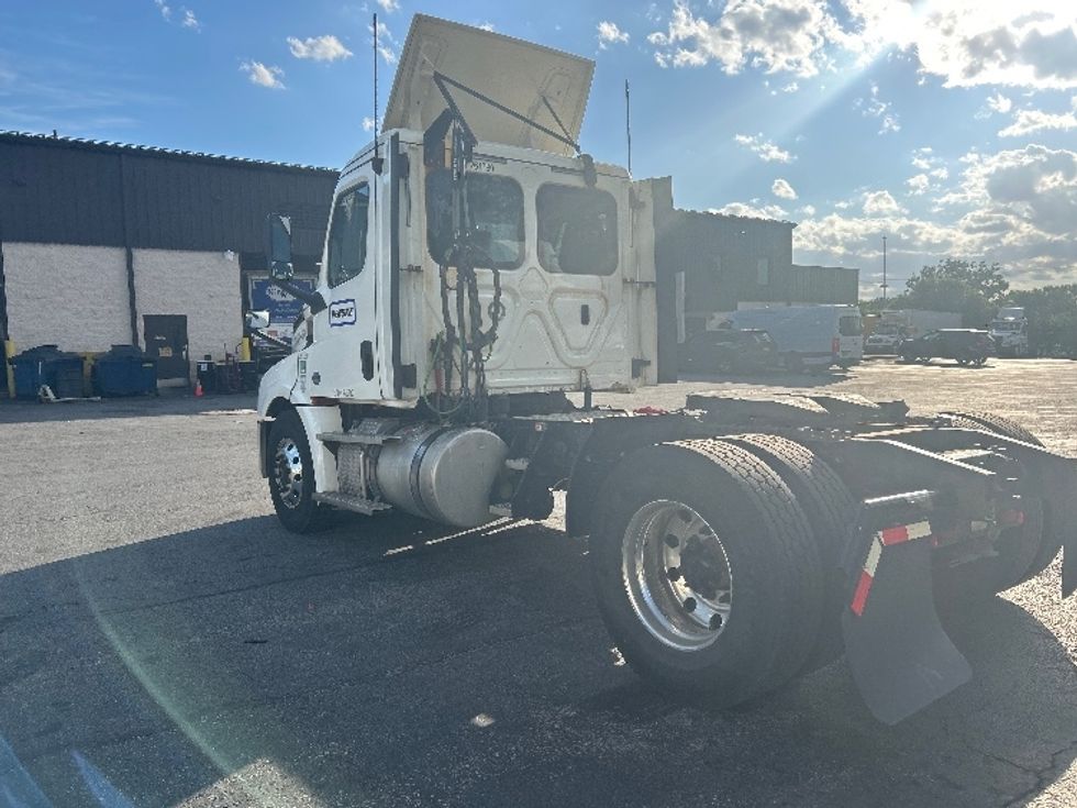 Day Cab Tractor-Heavy Duty Tractors-Freightliner-2019-T12642ST-Montgomery-NY-418,113\n\t\tmiles-$ 35,000 - Image 5