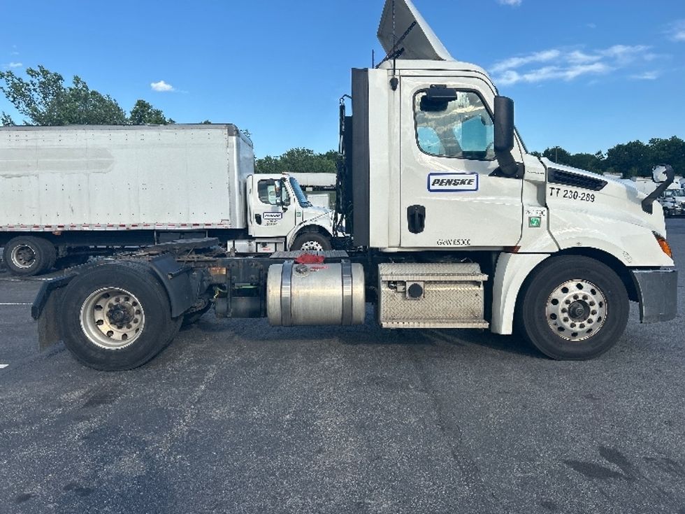 Day Cab Tractor-Heavy Duty Tractors-Freightliner-2019-T12642ST-Montgomery-NY-418,113\n\t\tmiles-$ 35,000 - Image 8