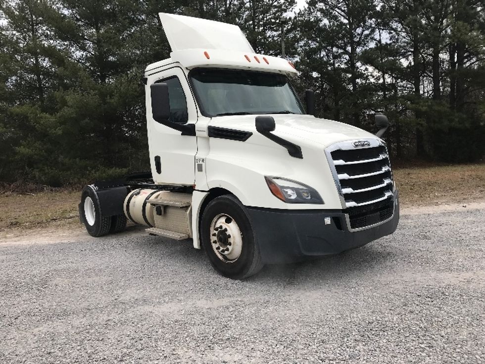 Day Cab Tractor-Heavy Duty Tractors-Freightliner-2019-T12642ST-Morristown-TN-205,253\n\t\tmiles-$ 46,250 - Image 1