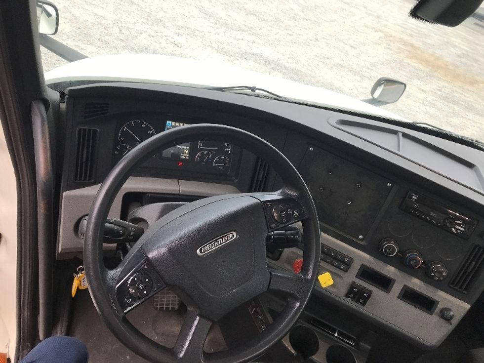 Day Cab Tractor-Heavy Duty Tractors-Freightliner-2019-T12642ST-Morristown-TN-205,253\n\t\tmiles-$ 46,250 - Image 11
