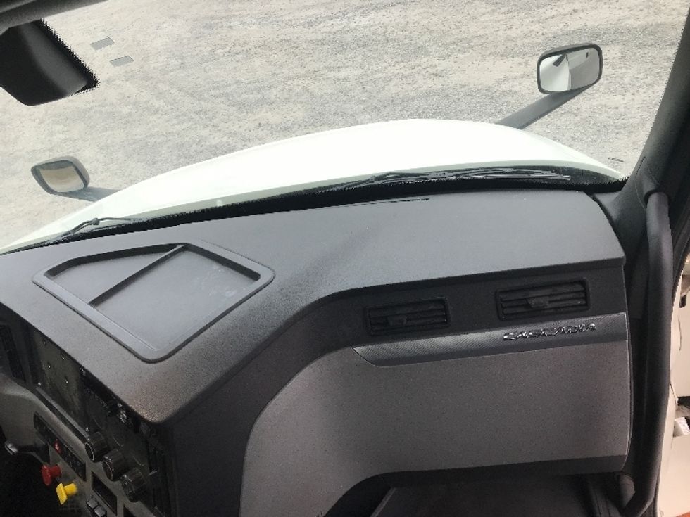 Day Cab Tractor-Heavy Duty Tractors-Freightliner-2019-T12642ST-Morristown-TN-205,253\n\t\tmiles-$ 46,250 - Image 13