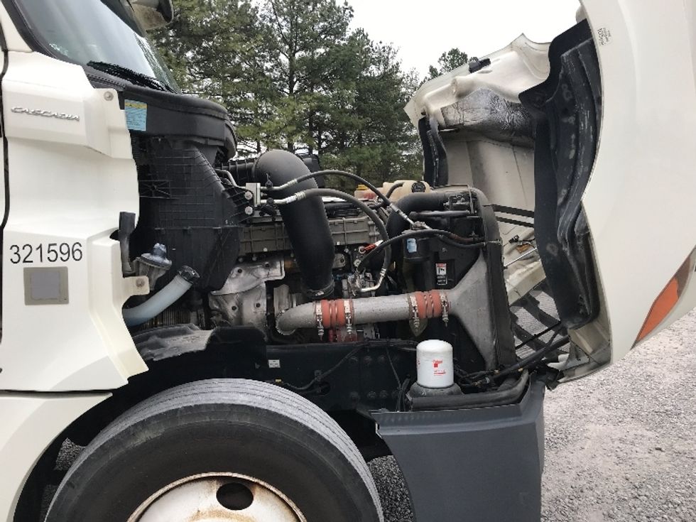 Day Cab Tractor-Heavy Duty Tractors-Freightliner-2019-T12642ST-Morristown-TN-205,253\n\t\tmiles-$ 46,250 - Image 15