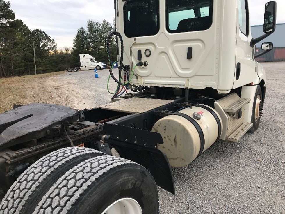 Day Cab Tractor-Heavy Duty Tractors-Freightliner-2019-T12642ST-Morristown-TN-205,253\n\t\tmiles-$ 46,250 - Image 18