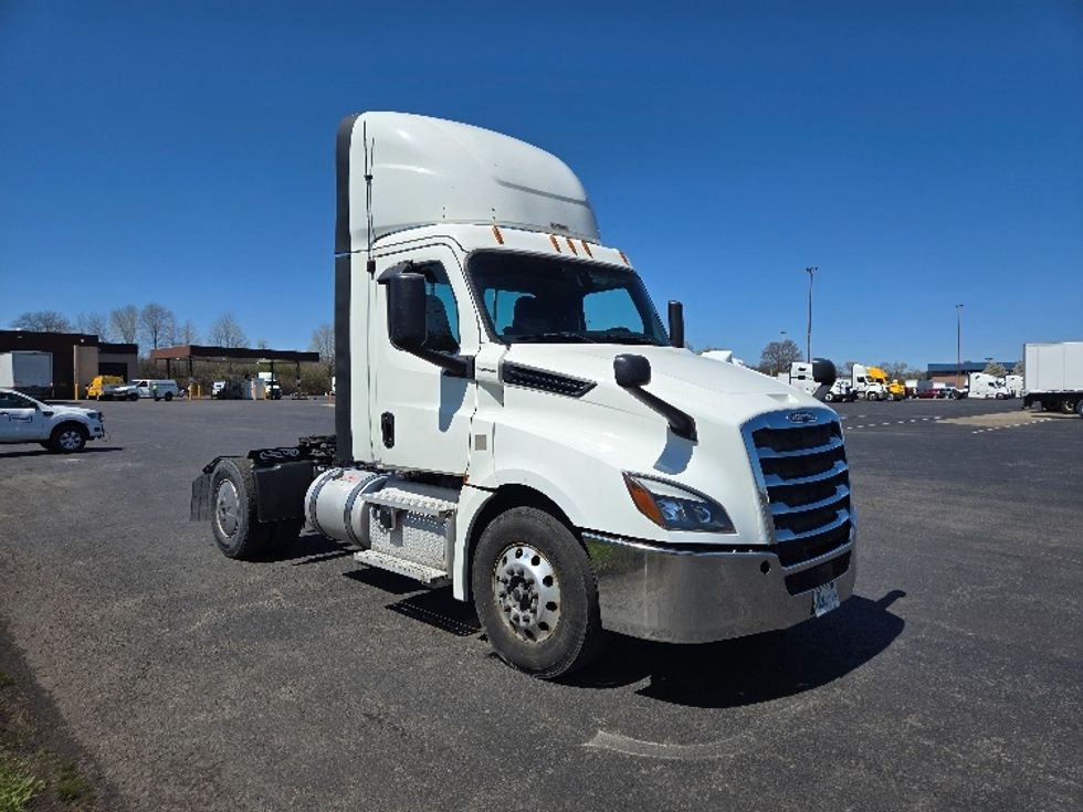 Day Cab Tractor-Heavy Duty Tractors-Freightliner-2019-T12642ST-Mount Pleasant-PA-653,006\n\t\tmiles-$ 22,500 - Image 1