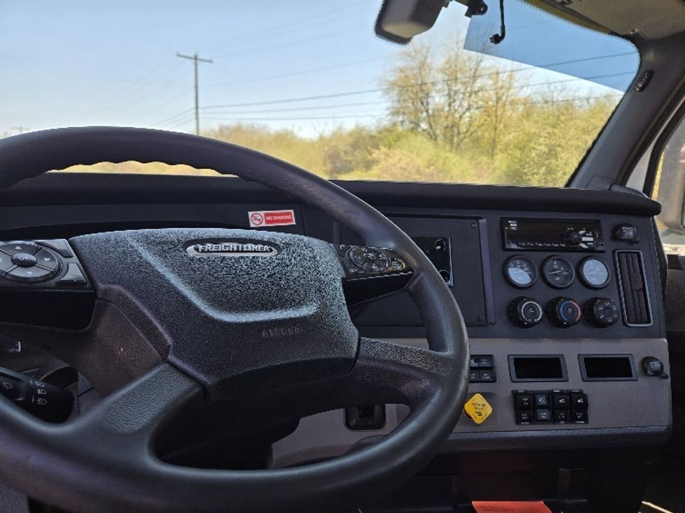 Day Cab Tractor-Heavy Duty Tractors-Freightliner-2019-T12642ST-Mount Pleasant-PA-653,006\n\t\tmiles-$ 22,500 - Image 10