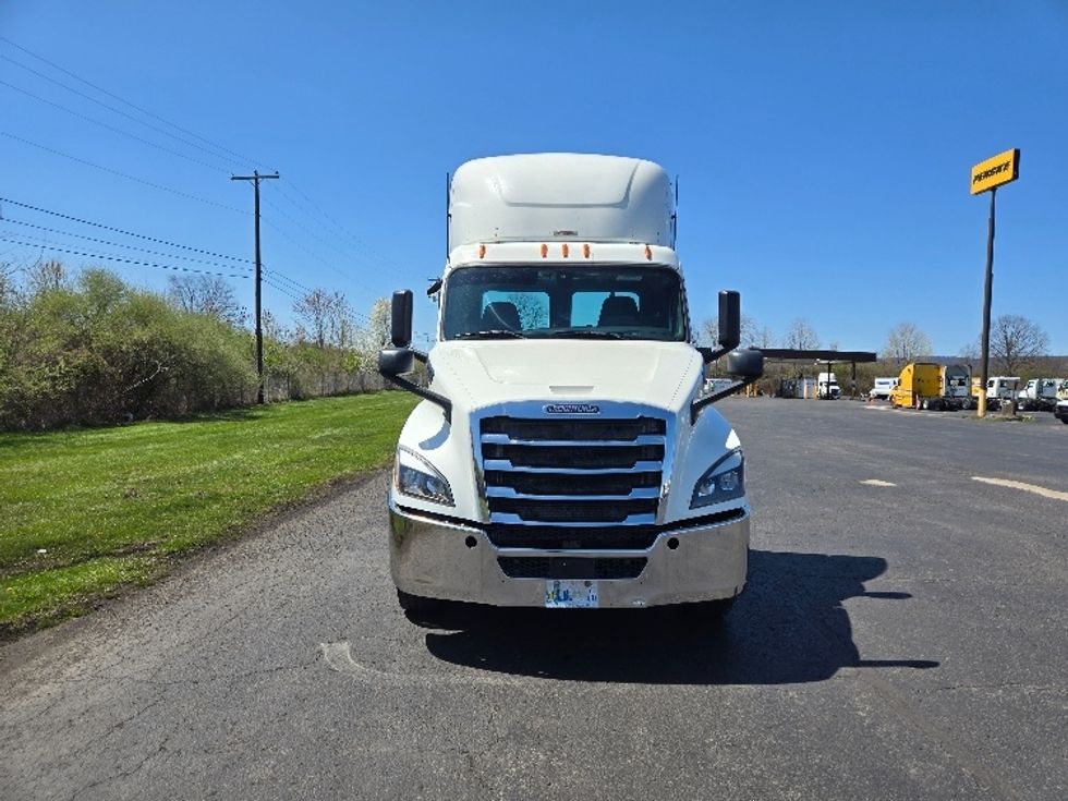Day Cab Tractor-Heavy Duty Tractors-Freightliner-2019-T12642ST-Mount Pleasant-PA-653,006\n\t\tmiles-$ 22,500 - Image 2