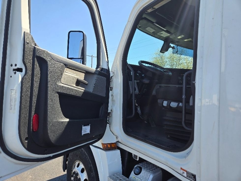 Day Cab Tractor-Heavy Duty Tractors-Freightliner-2019-T12642ST-Mount Pleasant-PA-653,006\n\t\tmiles-$ 22,500 - Image 9