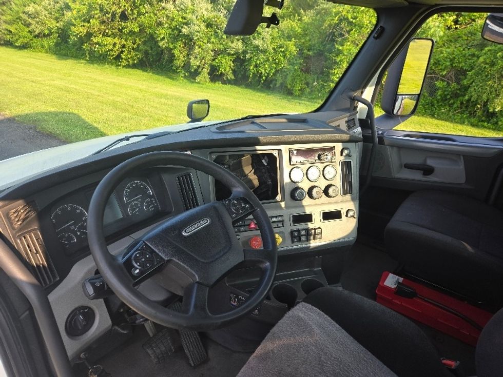 Day Cab Tractor-Heavy Duty Tractors-Freightliner-2019-T12642ST-Mount Pleasant-PA-726,930\n\t\tmiles-$ 22,500 - Image 10