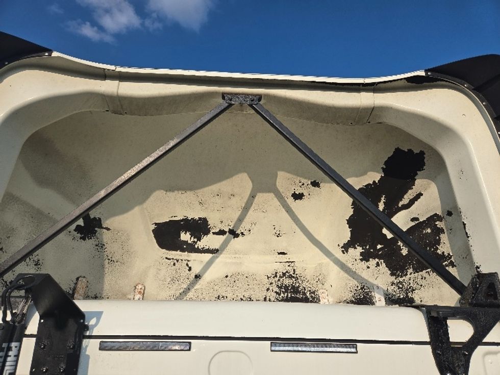 Day Cab Tractor-Heavy Duty Tractors-Freightliner-2019-T12642ST-Mount Pleasant-PA-726,930\n\t\tmiles-$ 22,500 - Image 17