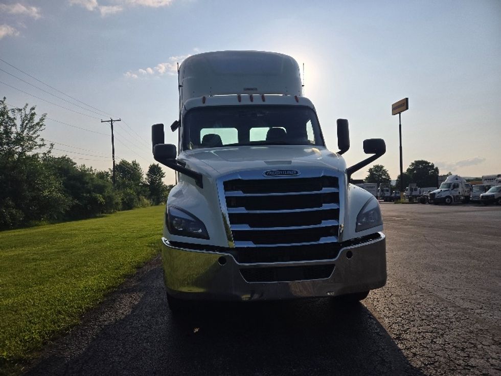 Day Cab Tractor-Heavy Duty Tractors-Freightliner-2019-T12642ST-Mount Pleasant-PA-726,930\n\t\tmiles-$ 22,500 - Image 2