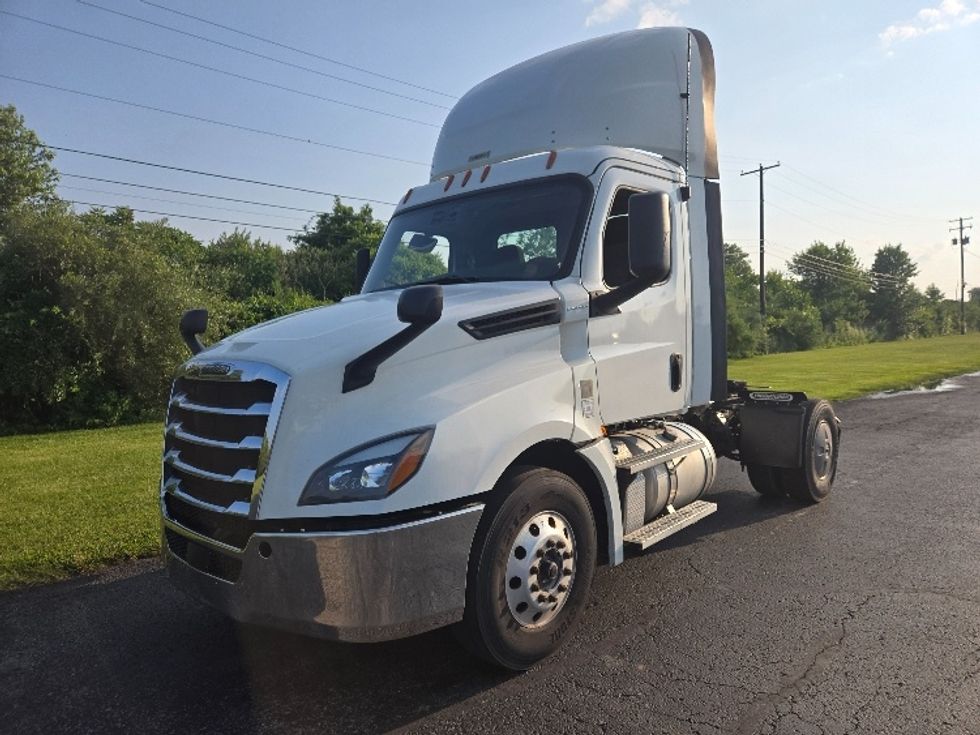 Day Cab Tractor-Heavy Duty Tractors-Freightliner-2019-T12642ST-Mount Pleasant-PA-726,930\n\t\tmiles-$ 22,500 - Image 3