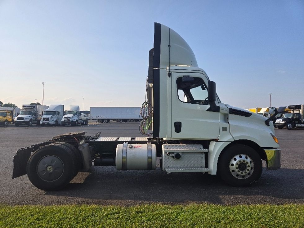 Day Cab Tractor-Heavy Duty Tractors-Freightliner-2019-T12642ST-Mount Pleasant-PA-726,930\n\t\tmiles-$ 22,500 - Image 8