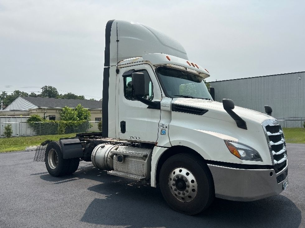 Day Cab Tractor-Heavy Duty Tractors-Freightliner-2019-T12642ST-North Bergen-NJ-478,449\n\t\tmiles-$ 29,250 - Image 1