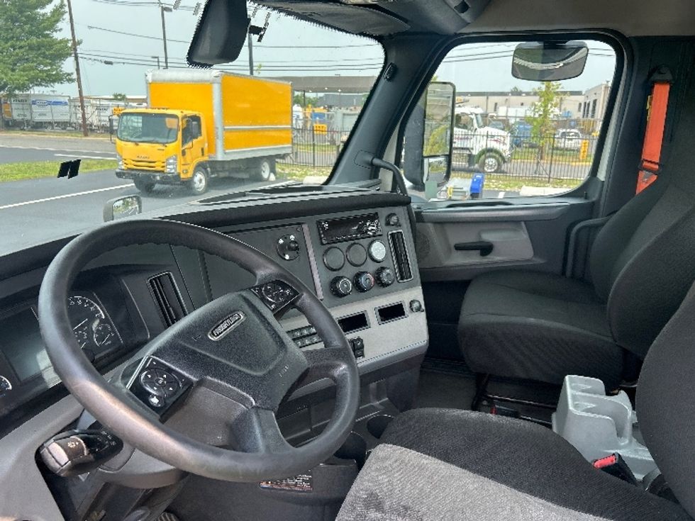 Day Cab Tractor-Heavy Duty Tractors-Freightliner-2019-T12642ST-North Bergen-NJ-478,449\n\t\tmiles-$ 29,250 - Image 10