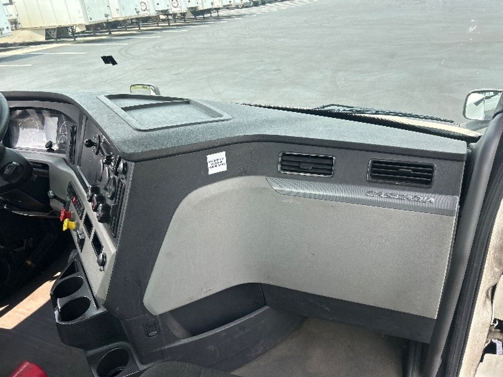 Day Cab Tractor-Heavy Duty Tractors-Freightliner-2019-T12642ST-North Bergen-NJ-478,449\n\t\tmiles-$ 29,250 - Image 13