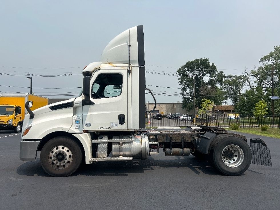 Day Cab Tractor-Heavy Duty Tractors-Freightliner-2019-T12642ST-North Bergen-NJ-478,449\n\t\tmiles-$ 29,250 - Image 4