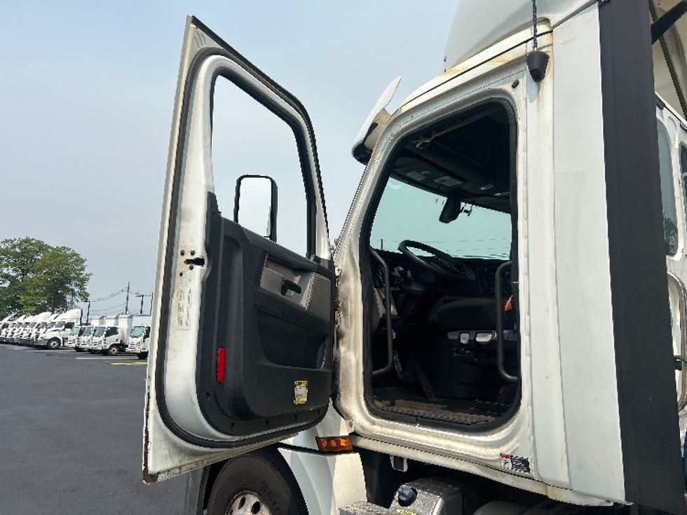 Day Cab Tractor-Heavy Duty Tractors-Freightliner-2019-T12642ST-North Bergen-NJ-478,449\n\t\tmiles-$ 29,250 - Image 9