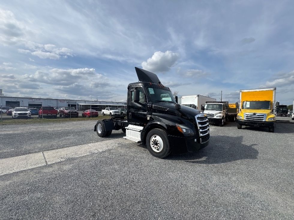 Day Cab Tractor-Heavy Duty Tractors-Freightliner-2019-T12642ST-Ocala-FL-106,105\n\t\tmiles-$ 43,750 - Image 1