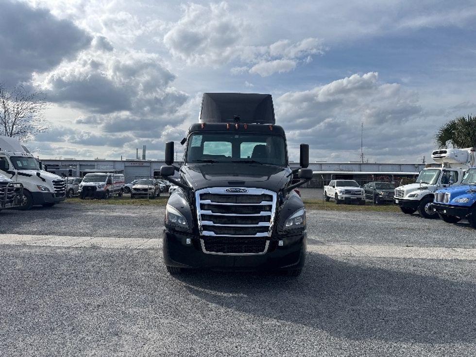 Day Cab Tractor-Heavy Duty Tractors-Freightliner-2019-T12642ST-Ocala-FL-106,105\n\t\tmiles-$ 43,750 - Image 2