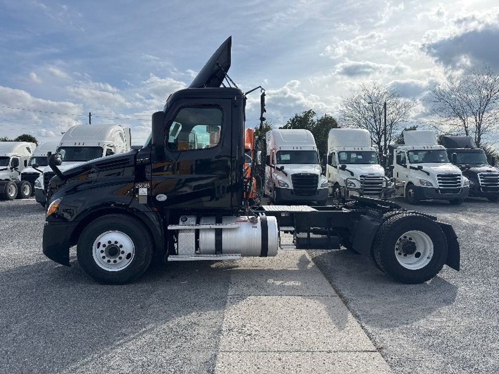 Day Cab Tractor-Heavy Duty Tractors-Freightliner-2019-T12642ST-Ocala-FL-106,105\n\t\tmiles-$ 43,750 - Image 4