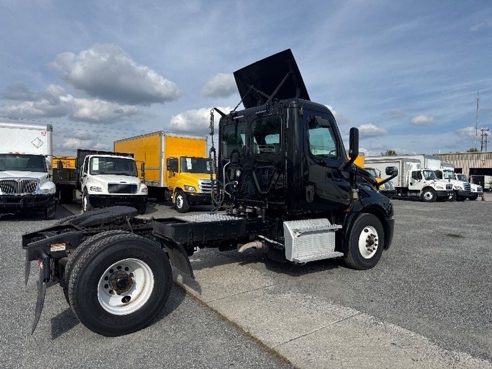 Day Cab Tractor-Heavy Duty Tractors-Freightliner-2019-T12642ST-Ocala-FL-106,105\n\t\tmiles-$ 43,750 - Image 7