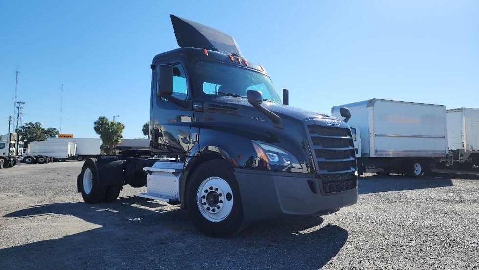 Day Cab Tractor-Heavy Duty Tractors-Freightliner-2019-T12642ST-Ocala-FL-120,951\n\t\tmiles-$ 50,250 - Image 1