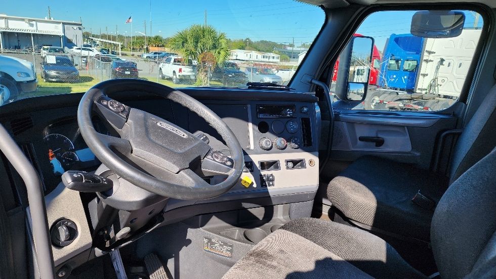 Day Cab Tractor-Heavy Duty Tractors-Freightliner-2019-T12642ST-Ocala-FL-120,951\n\t\tmiles-$ 50,250 - Image 10