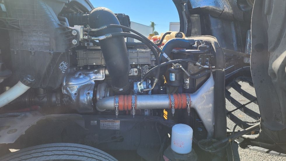 Day Cab Tractor-Heavy Duty Tractors-Freightliner-2019-T12642ST-Ocala-FL-120,951\n\t\tmiles-$ 50,250 - Image 15