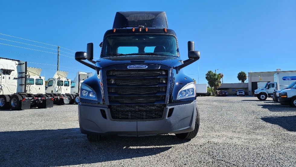 Day Cab Tractor-Heavy Duty Tractors-Freightliner-2019-T12642ST-Ocala-FL-120,951\n\t\tmiles-$ 50,250 - Image 2