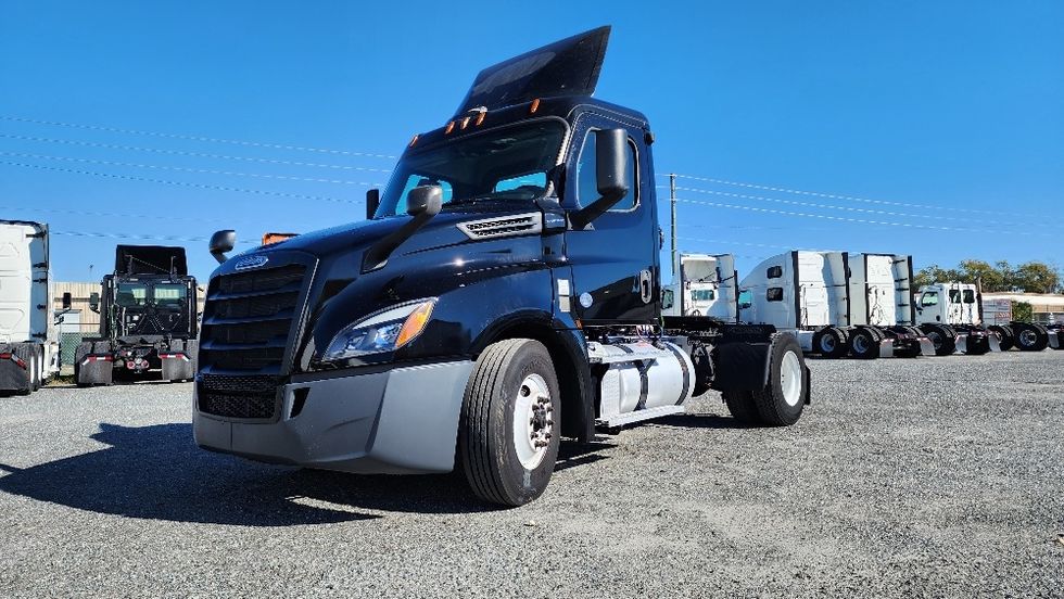 Day Cab Tractor-Heavy Duty Tractors-Freightliner-2019-T12642ST-Ocala-FL-120,951\n\t\tmiles-$ 50,250 - Image 3