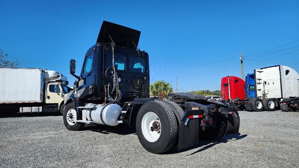 Day Cab Tractor-Heavy Duty Tractors-Freightliner-2019-T12642ST-Ocala-FL-120,951\n\t\tmiles-$ 50,250 - Image 5