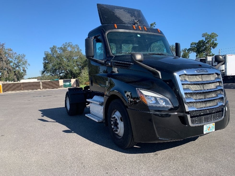 Day Cab Tractor-Heavy Duty Tractors-Freightliner-2019-T12642ST-Ocala-FL-130,546\n\t\tmiles-$ 50,250 - Image 1