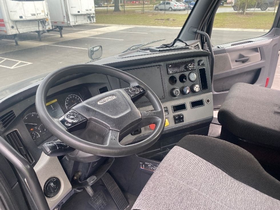 Day Cab Tractor-Heavy Duty Tractors-Freightliner-2019-T12642ST-Ocala-FL-130,546\n\t\tmiles-$ 50,250 - Image 10