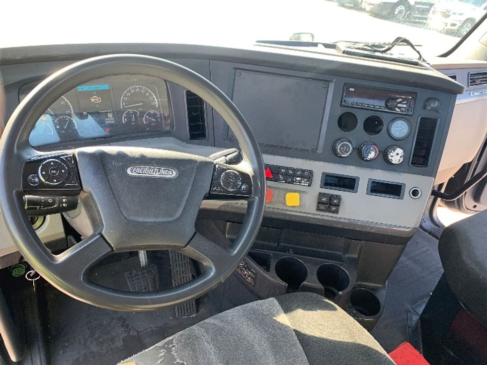 Day Cab Tractor-Heavy Duty Tractors-Freightliner-2019-T12642ST-Ocala-FL-130,546\n\t\tmiles-$ 50,250 - Image 11
