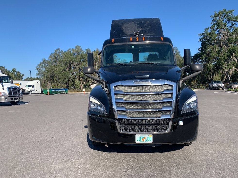 Day Cab Tractor-Heavy Duty Tractors-Freightliner-2019-T12642ST-Ocala-FL-130,546\n\t\tmiles-$ 50,250 - Image 2