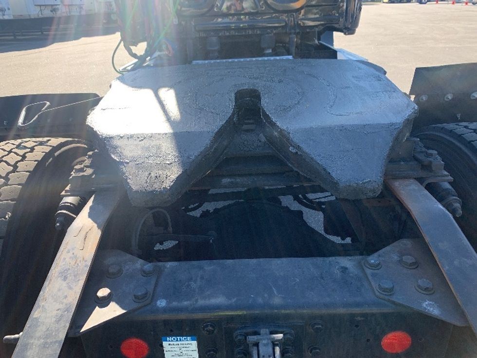 Day Cab Tractor-Heavy Duty Tractors-Freightliner-2019-T12642ST-Ocala-FL-130,546\n\t\tmiles-$ 50,250 - Image 6