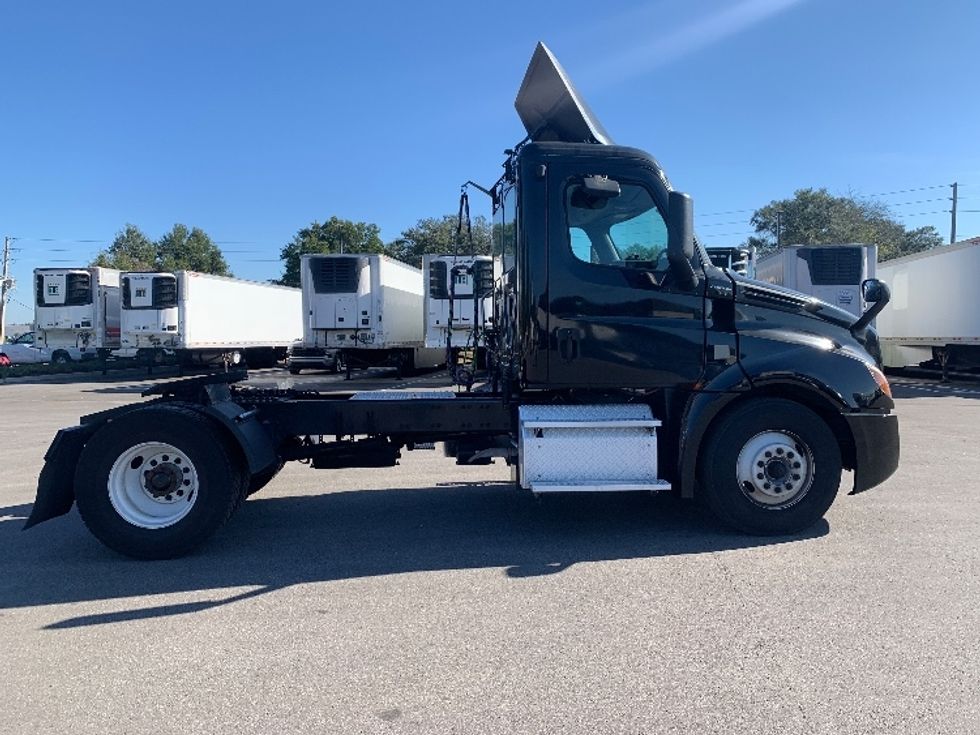 Day Cab Tractor-Heavy Duty Tractors-Freightliner-2019-T12642ST-Ocala-FL-130,546\n\t\tmiles-$ 50,250 - Image 8
