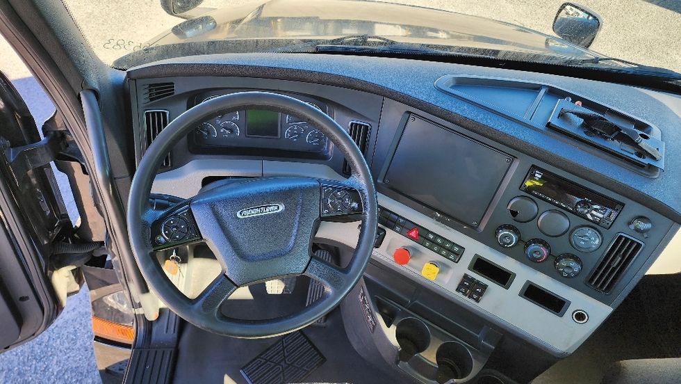 Day Cab Tractor-Heavy Duty Tractors-Freightliner-2019-T12642ST-Ocala-FL-137,940\n\t\tmiles-$ 42,750 - Image 11