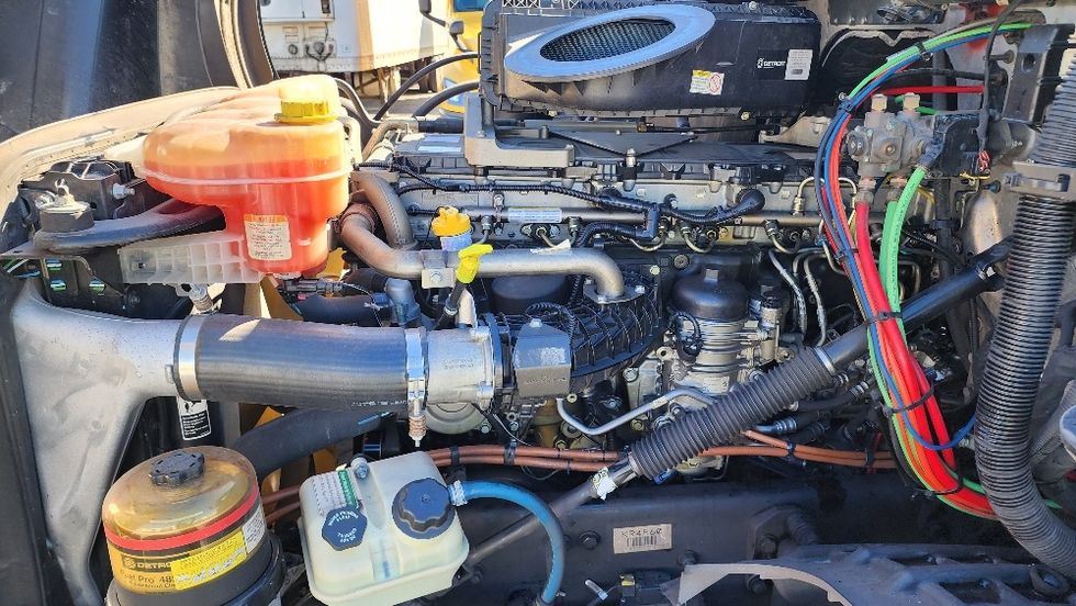 Day Cab Tractor-Heavy Duty Tractors-Freightliner-2019-T12642ST-Ocala-FL-137,940\n\t\tmiles-$ 42,750 - Image 16