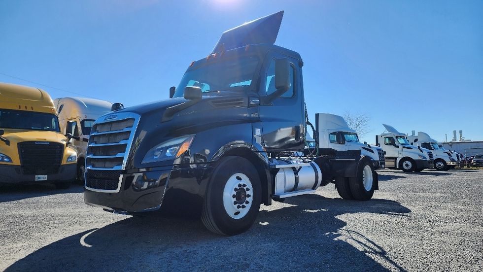 Day Cab Tractor-Heavy Duty Tractors-Freightliner-2019-T12642ST-Ocala-FL-137,940\n\t\tmiles-$ 42,750 - Image 3