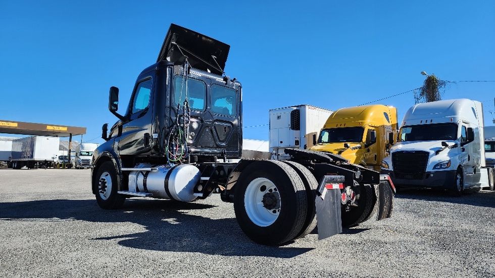 Day Cab Tractor-Heavy Duty Tractors-Freightliner-2019-T12642ST-Ocala-FL-137,940\n\t\tmiles-$ 42,750 - Image 5