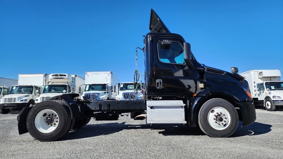 Day Cab Tractor-Heavy Duty Tractors-Freightliner-2019-T12642ST-Ocala-FL-137,940\n\t\tmiles-$ 42,750 - Image 8