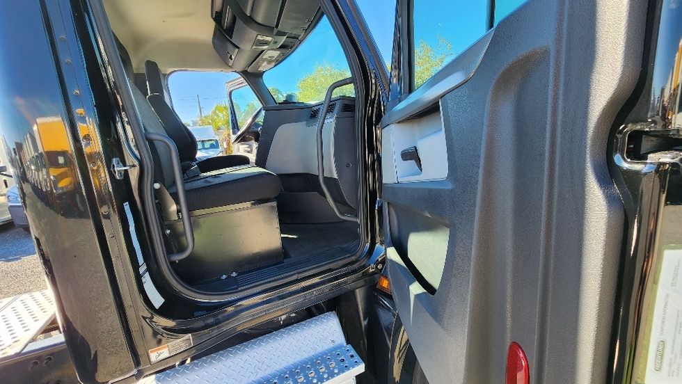 Day Cab Tractor-Heavy Duty Tractors-Freightliner-2019-T12642ST-Ocala-FL-145,905\n\t\tmiles-$ 49,750 - Image 12