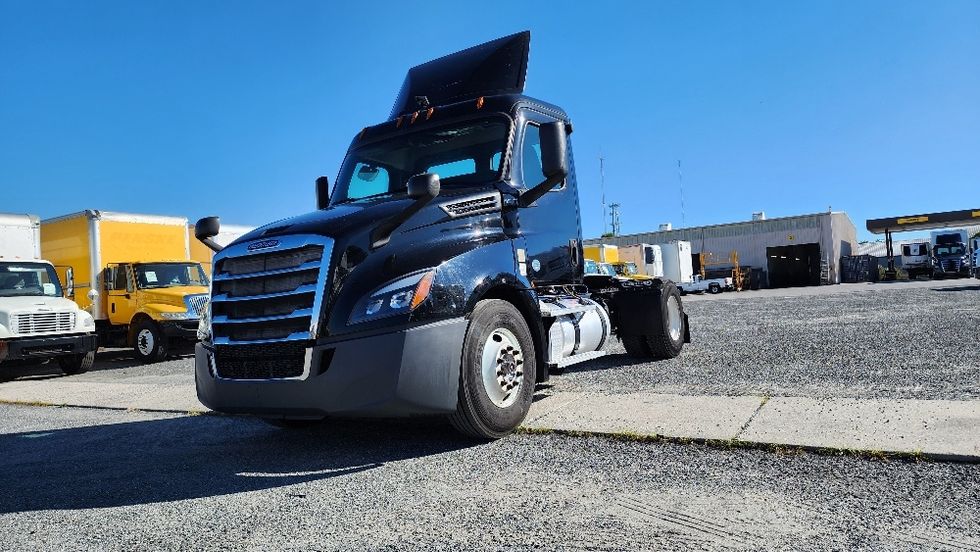 Day Cab Tractor-Heavy Duty Tractors-Freightliner-2019-T12642ST-Ocala-FL-145,905\n\t\tmiles-$ 49,750 - Image 3