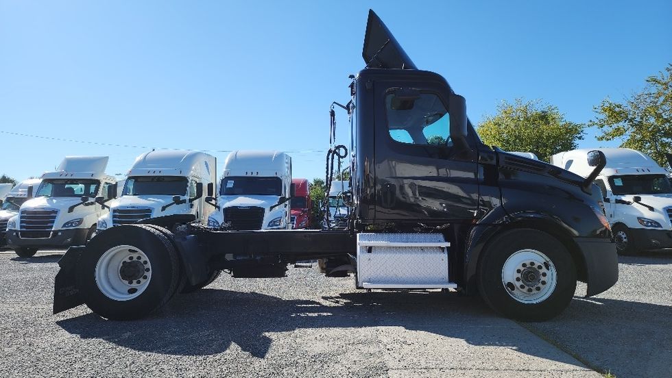 Day Cab Tractor-Heavy Duty Tractors-Freightliner-2019-T12642ST-Ocala-FL-145,905\n\t\tmiles-$ 49,750 - Image 8