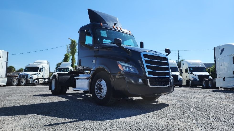 Day Cab Tractor-Heavy Duty Tractors-Freightliner-2019-T12642ST-Ocala-FL-146,736\n\t\tmiles-$ 49,750 - Image 1